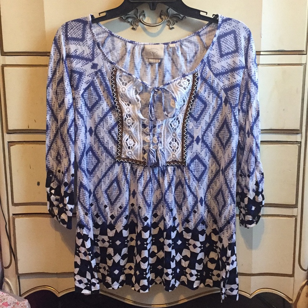 3/4 lengthed sleeved  women’s lightweight  top